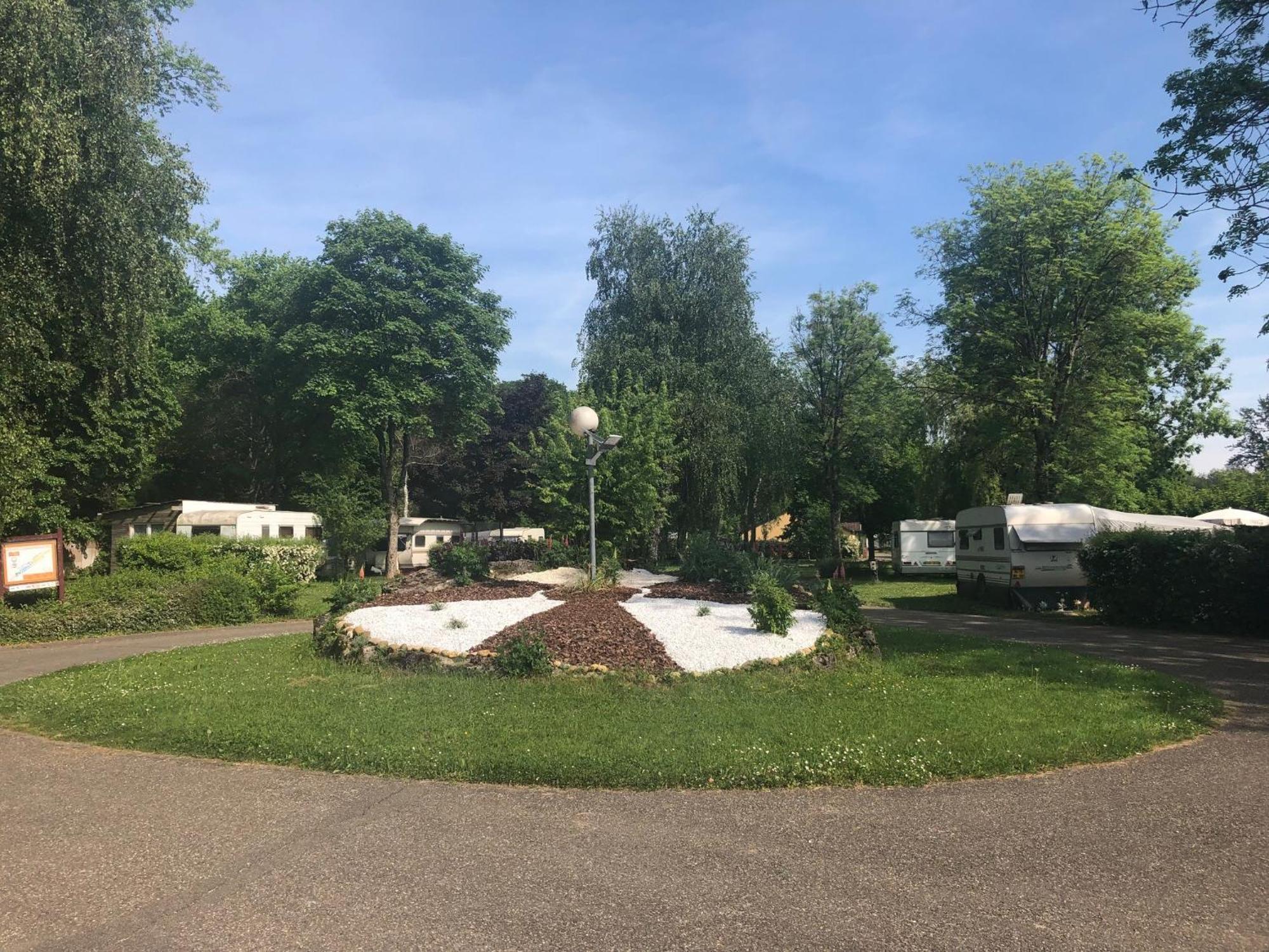 Camping Les Lupins Seppois-le-Bas Eksteriør bilde